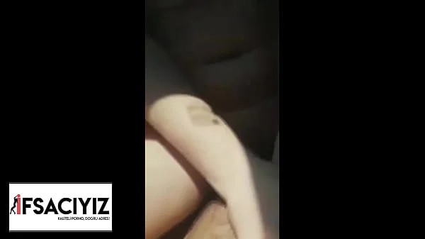 Arabada kocasini aldatiyor (ifsaciyiz.com)