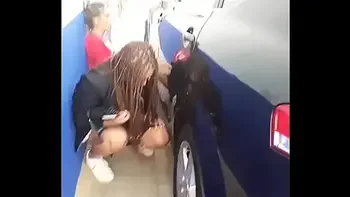 españolas pilladas meando