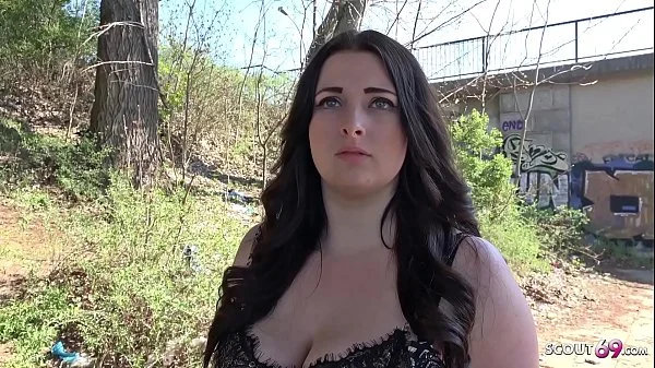 GERMAN SCOUT - Mollige Elisa bei Strassen Casting gefickt