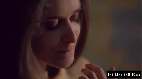 Puffy nippled bohemian milf humps a pillow and masturbates to porn