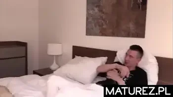 Polskie mamuśki - Dojrzała ciocia uwiedziona przez młodego chłopaka