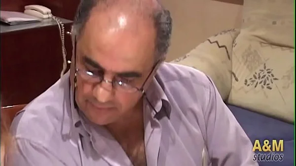 Orgía familiar, la madre, la h., el profe y sus dos amigos. Parte 1 d.