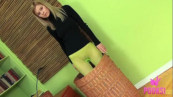 Pooksi.com - Blonde Ruskie Elizabeth J Strips & Poses Nude!