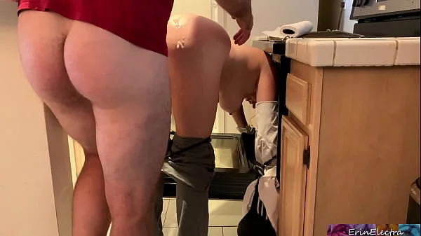 Stepmom is horny and stuck in the oven - Erin Electra