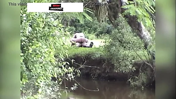 Casal da zona rural é flagrado fazendo sexo no mato