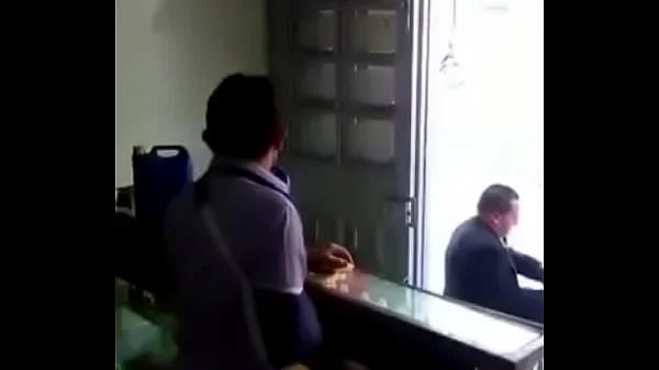 mamada rapida detras del mostrador