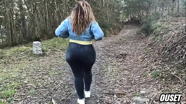 fui a dar una vuelta con mi madrastra por el bosque y termi follandome su enorme culo