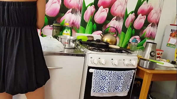 Upskirt a mi compañera de cuarto se da cuenta