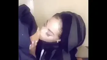 2 Muslim Girls Twerking in Niqab