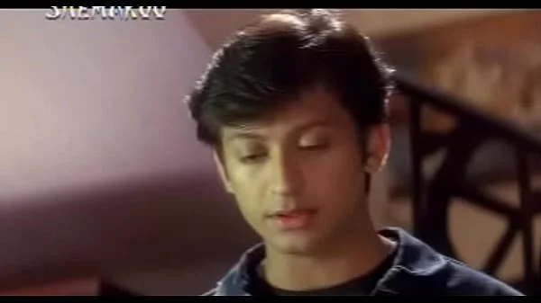 Sexy Indian Bitch Actress shows her desi boobs