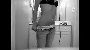 Streepteaese black and white