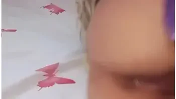 Porcona Gode Con Il Suo Cazzo Viola