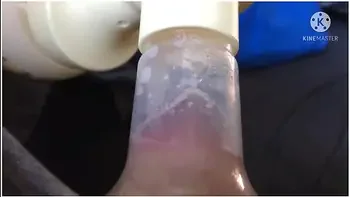 Milf En Lactation - Pompage De Ma Douce Poitrine