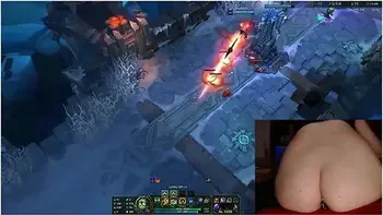 Gamer Girl In Stimulation In Ass And Pussy While Playing League Of Legends #14 Luna