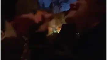 可愛い女子大生か全裸て露出散歩 紅葉の名所て野外フェラチオryoyuu素人カッフル/年の差//美少女/スマホ撮影/口内射精/スタイル抜群/美乳/スリム/english Subtitle