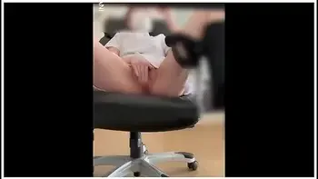 休憩中にhな動画見てムラムラする看護師のオtニーモサイク薄め