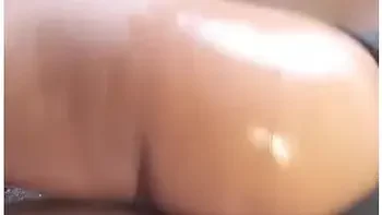 Uniqueen Twerking Her Oily Chunky Ass Come See