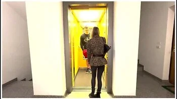 Amateur Porn Actress Meets A Fan In The Elevator And Fucks Him. Dialogues In Italian. Roleplay