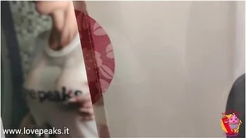 Ladymuffin Masturbates In The Shower