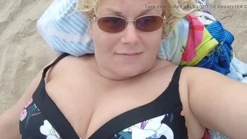 Putarankahotmilf Teasing Piss Secret on Beach - Big Ass Flashing Pussy Close Up