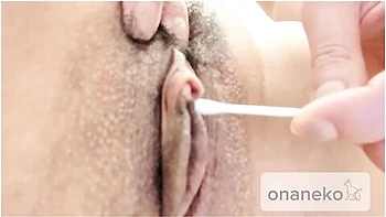 Relentlessly Brush The Clitoris With A Cotton Swab And Get Wet