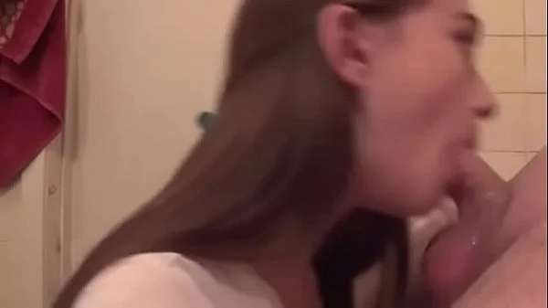 Essa vadia adora engolir um pau duro