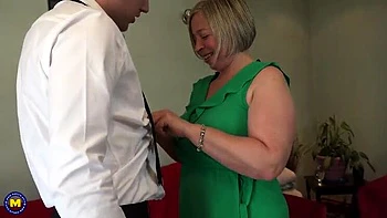 Curvy British Mature Fucks Real Estate Agent for Rent Discount - Blonde BBW Riding Cock