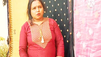 Desi Padosan Bhabhi Ko Kapde Failate Huye Hi Pataya