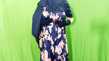 Muslim Hijabi Beautiful Housewife Fucking With Neighbor - With Clear Hindi Audio