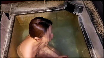 フルhd高画質義嫁と高級リソートホtルの一室の露天風呂て中出しに溺れる奥から溢れる大量精子はエロすきる