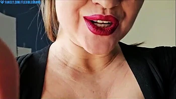 Flexble Hanna Shaves Her Hairy Bush Off In Front Of You - Amateur Blonde MILF Masturbation
