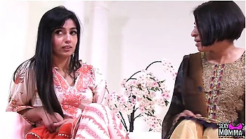 Aaliyah Schools Step Mom Sahara On Sex Toys - Sahara Knite And Aaliyah Yasin