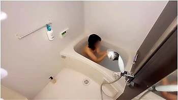 彼女のお風呂を覗いてたら我慢てきなくなって生挿入ししまった素人/絶頂/おっはい/美少女