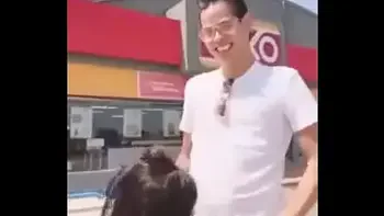 Novinha tarada em público