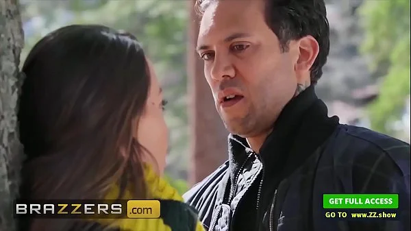 Stunning (Abigail Mac) Has Her Pussy Pounded In The Forest By Small Hands - Brazzers