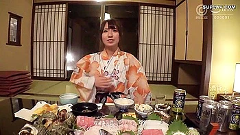 和久井美兎 21 絶対的美少女を一泊貸し切り山奥の温泉宿へ