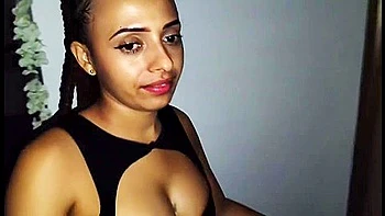 Encuentro A Mi Hermanastra En Mitad De La Calle Orinando Y Me Pide Que Me La Folle En Su Casa