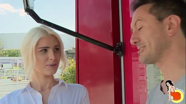 Beautiful Mandy Slim takes a visit and fucking a good one