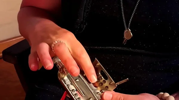 Dominatrix Mistress April - Hole controle