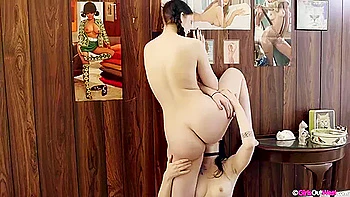 Natalie & Lulu Amateur Teens 18+ Lesbian Sex