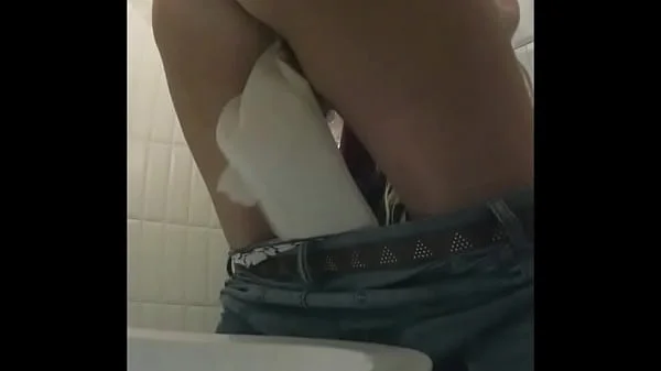 Girls and women show their shaved pussies in the toilet (MOV 98)