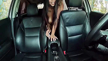 A Preta Gostosa E Tatuada Mineira Entrou Na Carona E Fudeu No Pelo Com Ted - Flor Venenosah