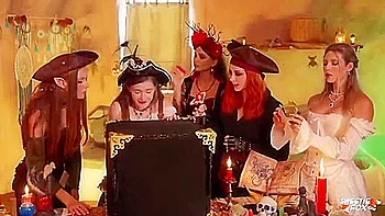 Mayalis And Lil Karina - Diana And Owls Blonde