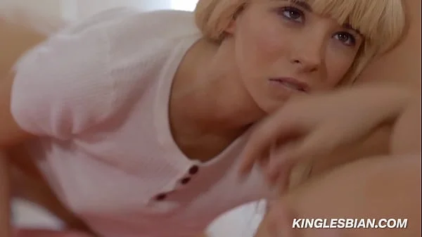 My stepmom teaches me to squirt for the first time and I do it to her face