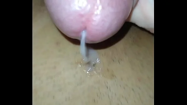 le dejo que me meta solo la punta del pene en mi culo