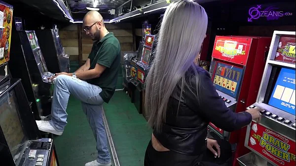 Casino con latinas calientes #1(soldier huge cock y Ashley Grey X)