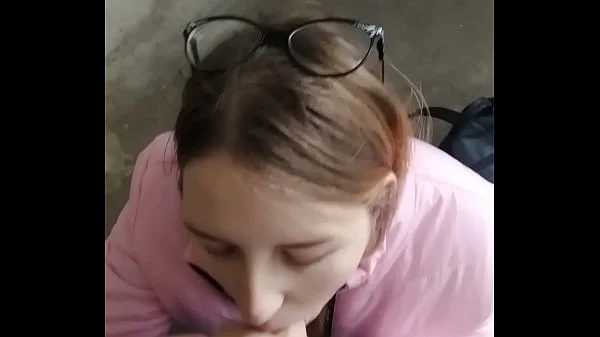 The girl sucked at the entrance and got cum in her mouth