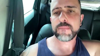 A Safada Parou O Carro E Fez Um Boquete E Uma Punheta Ate Jorrar Muita Porra Pra Ela