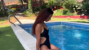 Me ligo con una chica swinger en una villa y me la follo en el