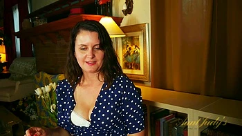 Aynslie Tells A Story About her Cross Dressing Friend